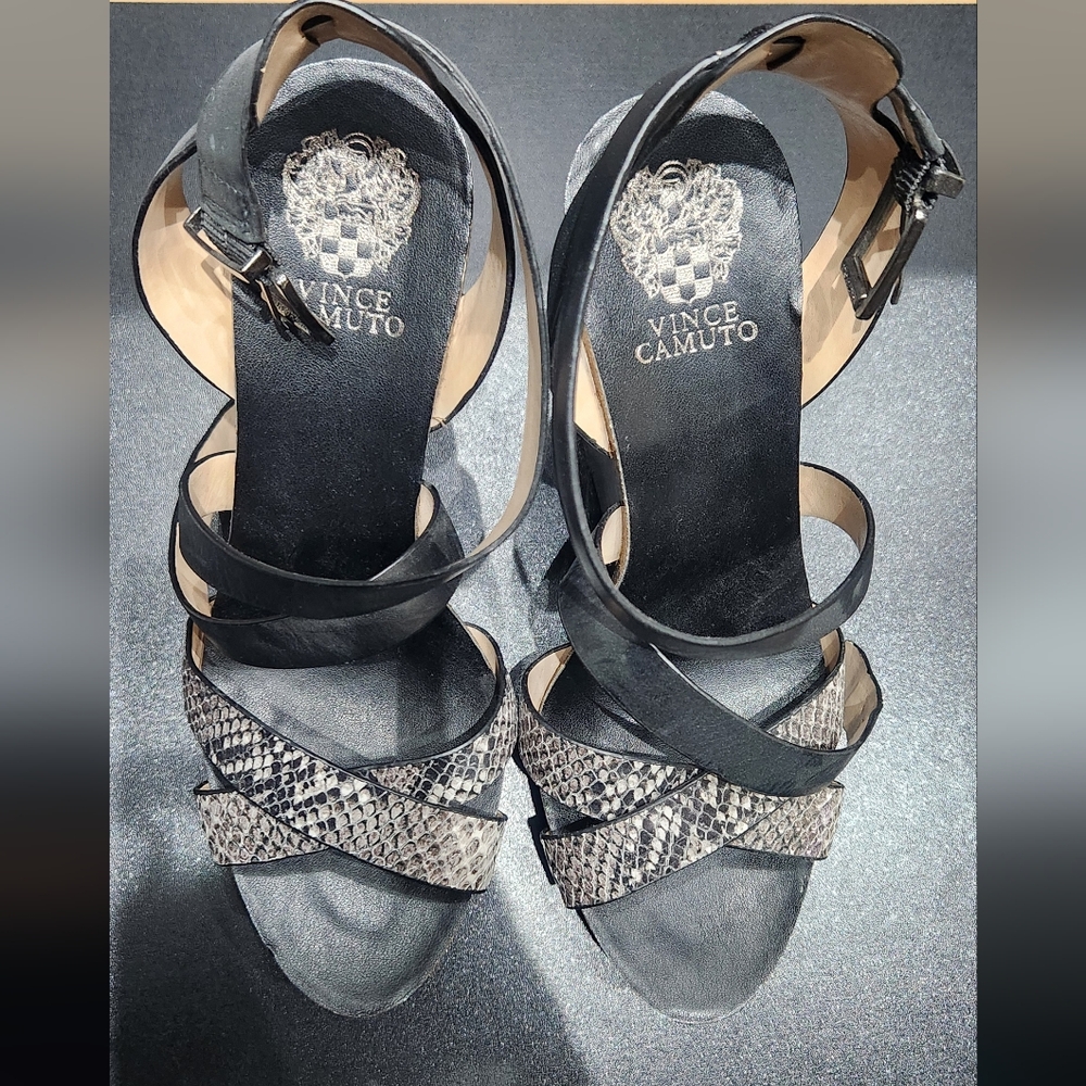 NWOT Vince Camuto Black and Snake Print Women's Sandals